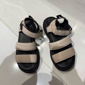 Zara girls beige and black sandals